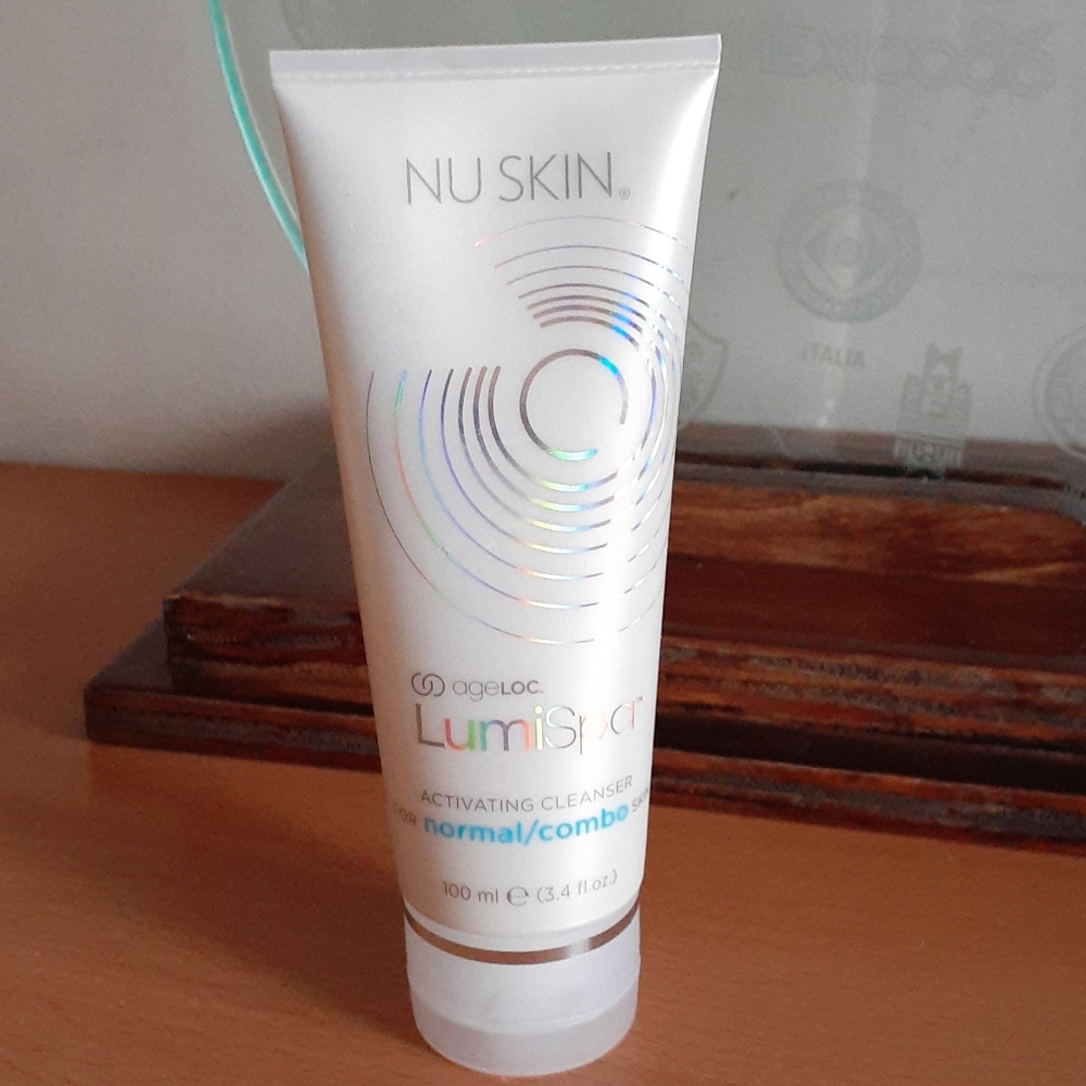 NuSkin  Lumispa Cleanser New Sealed